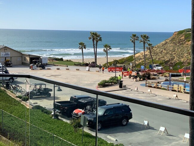 Building Photo - Huge White water condo at Fletcher Cove Solana Beach