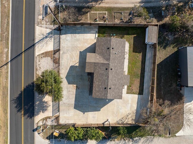 Building Photo - 624 S Old Stagecoach Rd