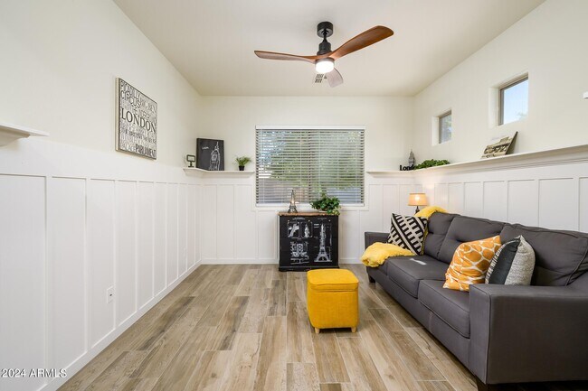 Building Photo - 17618 W Crocus Dr