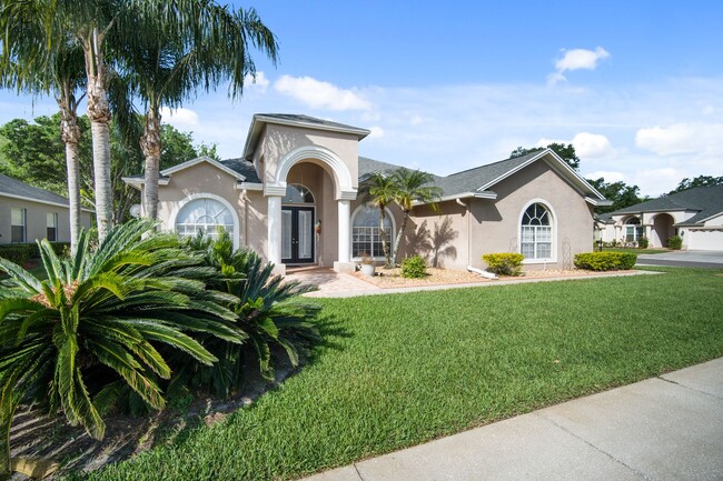 Building Photo - Enjoy the luxury living in Kingshyre, a hi...