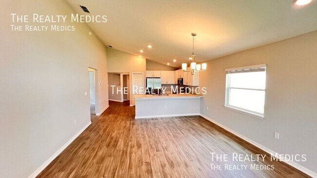 Building Photo - 1097 SILAS St