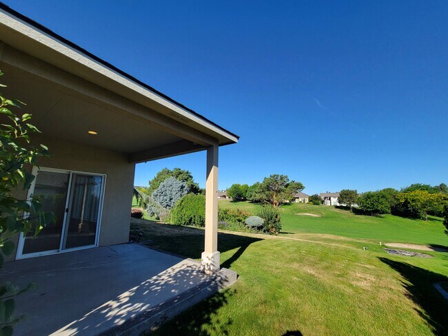 Building Photo - 1200 W Canyon Lakes Dr