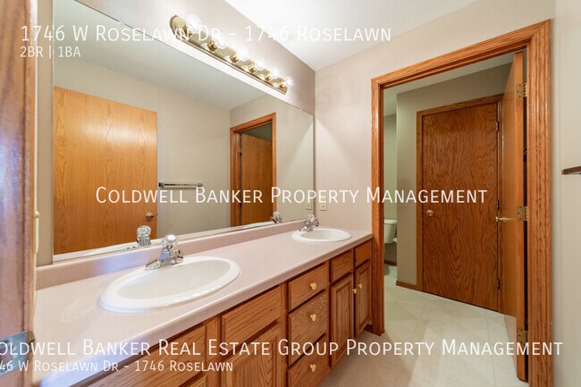 Building Photo - 1746 W Roselawn Dr