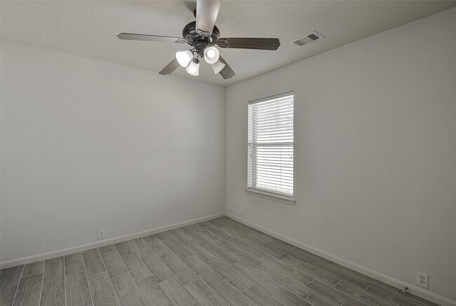 Building Photo - 2825 Woodspring Forest Dr