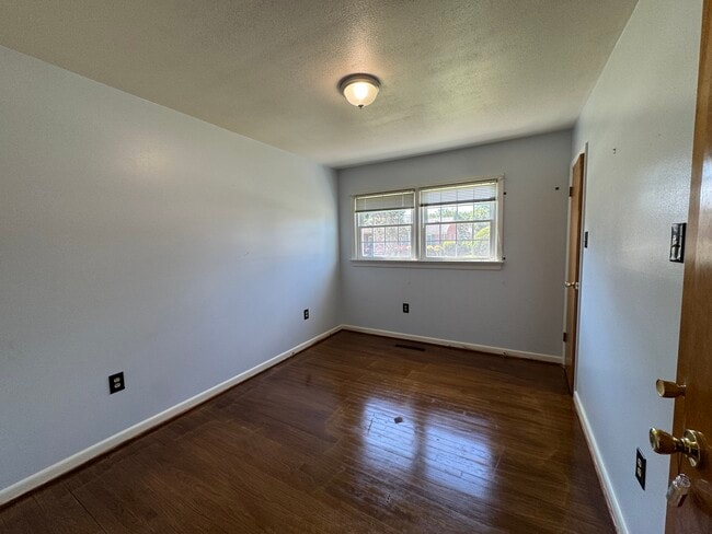 Building Photo - 117 Southerland Dr