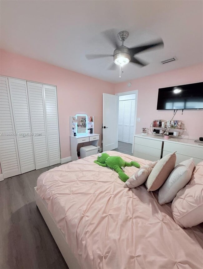 Building Photo - 9495 Dominican Dr