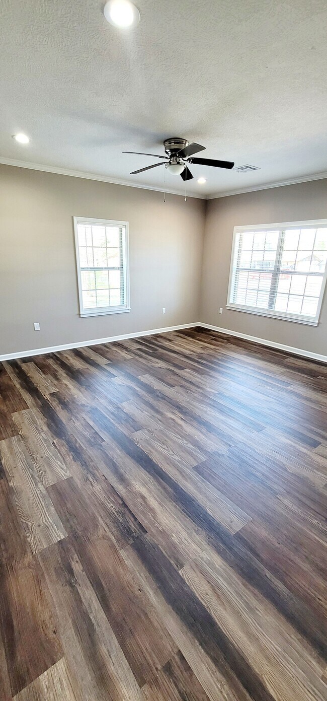 Building Photo - 145 Canterberry St