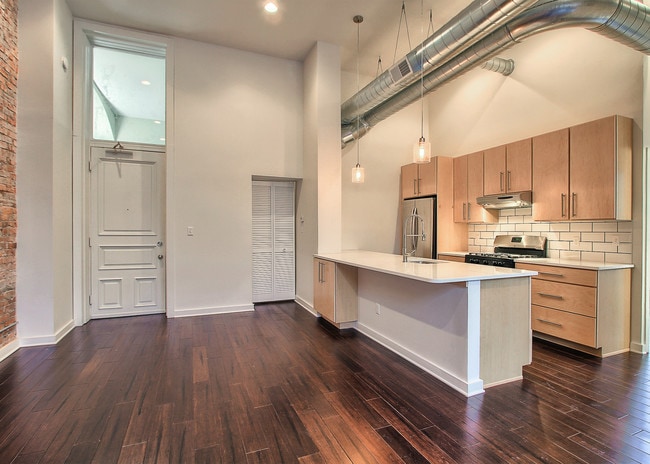 Building Photo - Olde Uptown Lofts