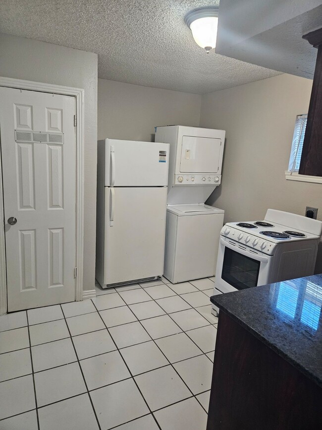 Building Photo - 1409 Wentworth St