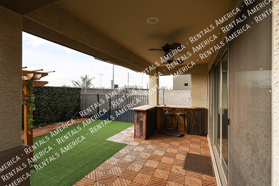 Building Photo - 16215 W Camino de Oro