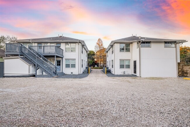 Building Photo - 605 Bomar St