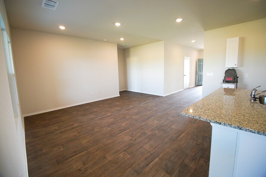Building Photo - 472 Desert Willow