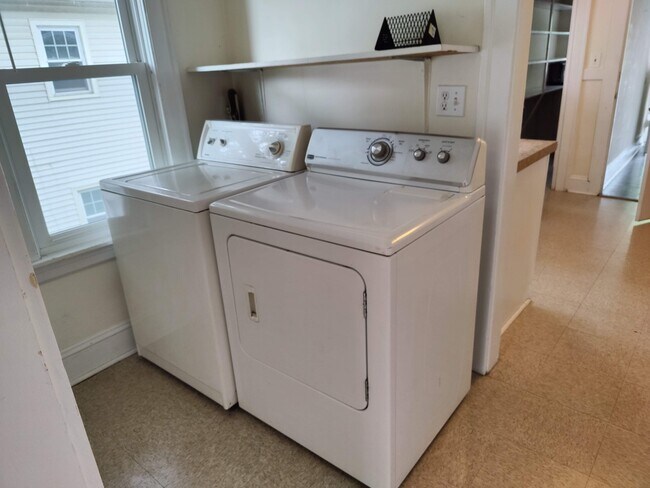 Building Photo - 145 Dover Rd