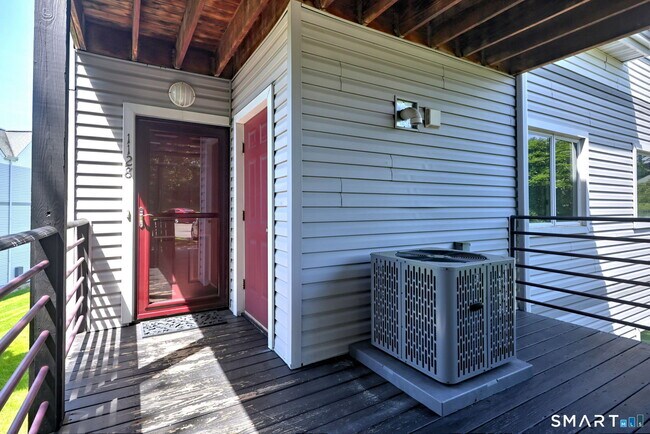 Building Photo - 1128 Windward Rd