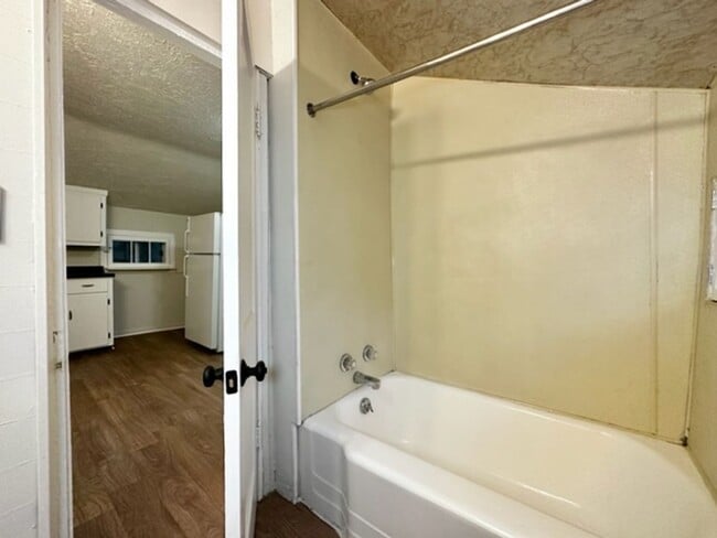 Building Photo - 1208-1210 Pine St