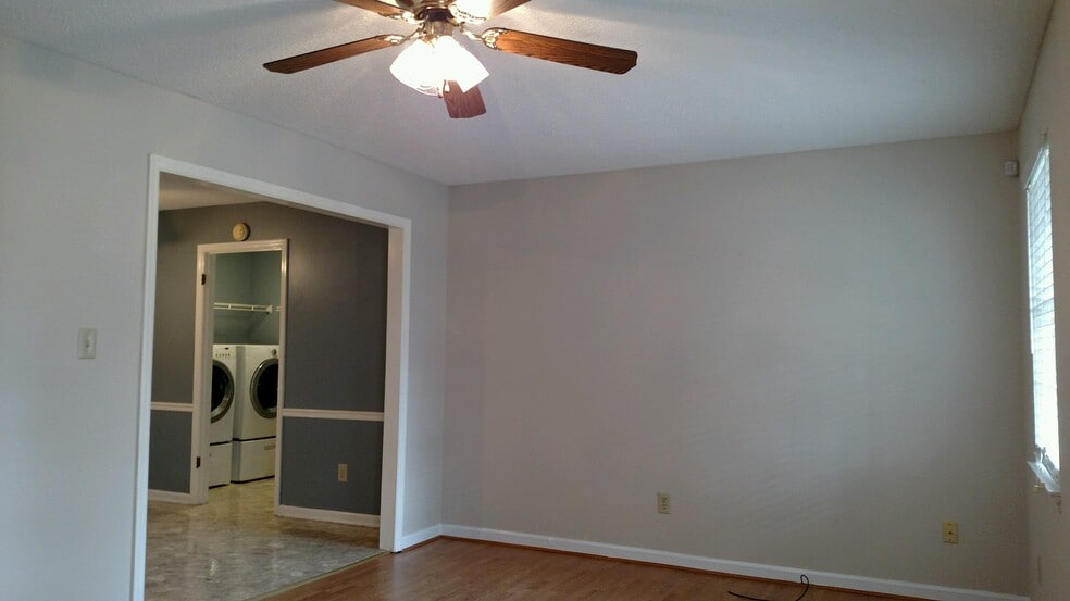 Building Photo - 2212 Southforke Dr SE