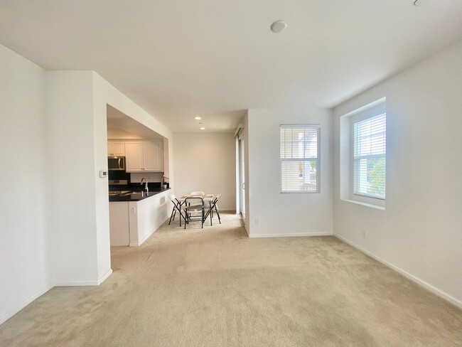 Building Photo - Modern Coastal Living – 2-Bed, 2.5-Bath Ho...