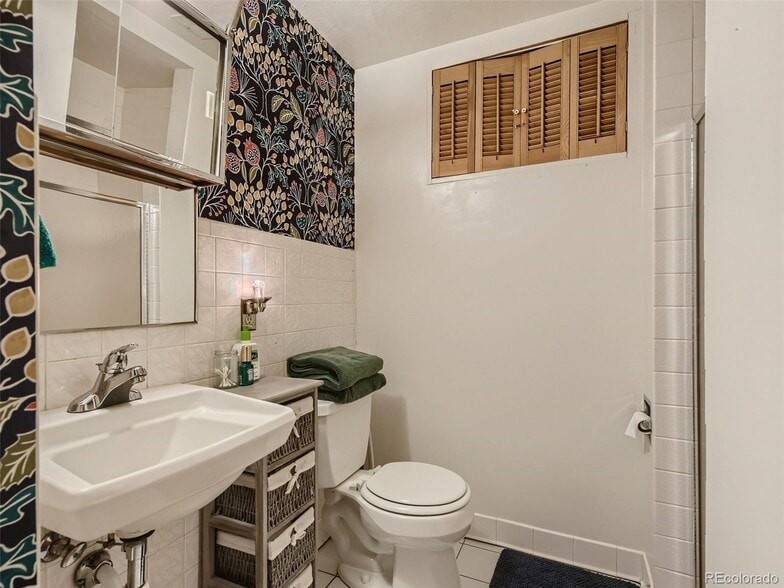 Downstairs Shared Bathroom - 12472 W Mississippi Ave