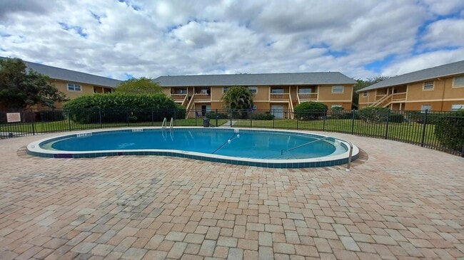 Building Photo - 280 Ulster Ln