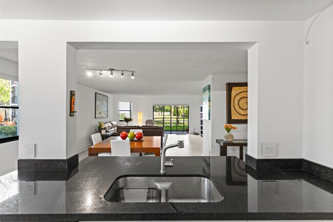 Building Photo - 16051 Blatt Blvd