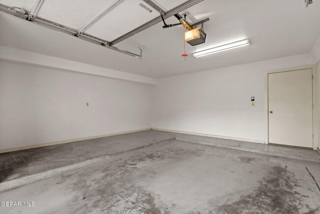 Building Photo - 6350 Escondido Dr