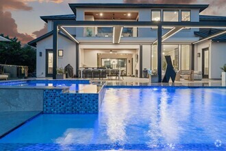 Building Photo - 714 Crystal Creek Dr