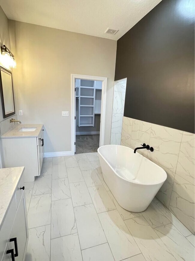 Building Photo - 4670 W Emerald Bay Ct