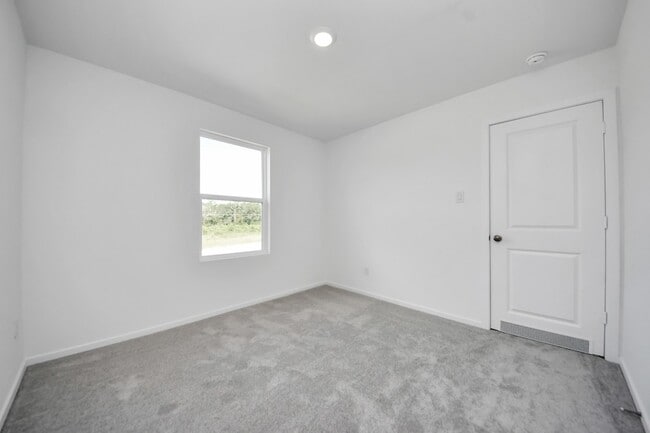 Building Photo - 25524 Roy Rogers Rd