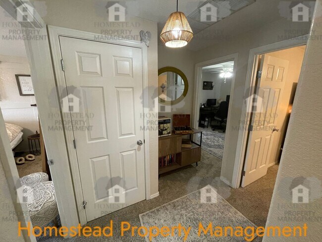 Building Photo - OUTSTANDING SOUTH SALEM LOCATION! HOME WITH A VIEW!