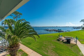 Building Photo - Gorgeous Water Views!