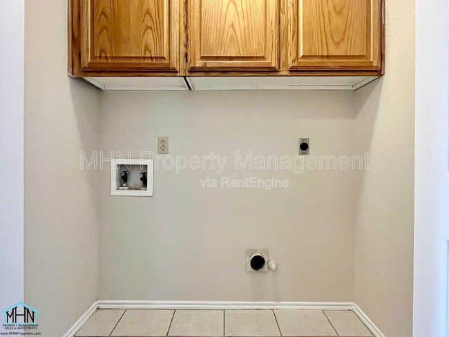 Building Photo - 1627 Firwick Dr