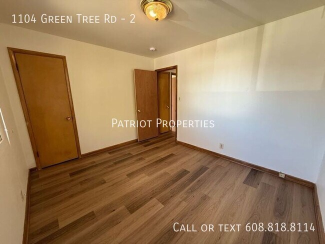 Building Photo - 1104 Green Tree Rd