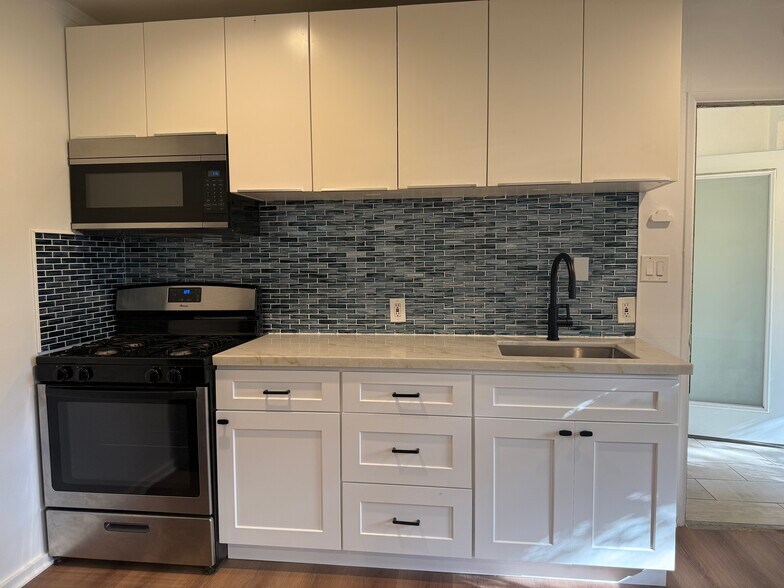 Building Photo - 14039 Gilmore St