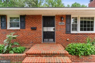 Building Photo - 6808 Darby Ln