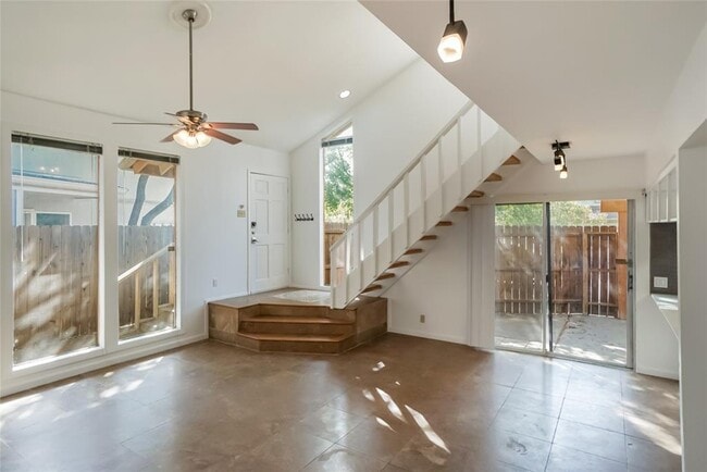 Building Photo - 1122 Hollow Creek Dr