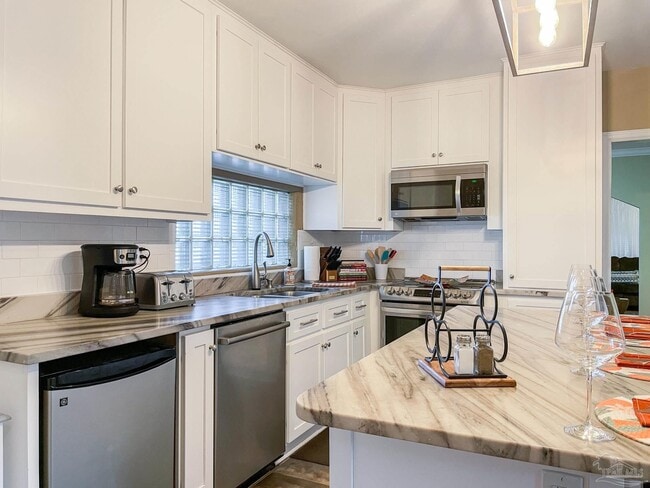 Building Photo - 1618 W Garden St