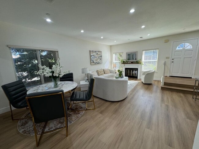 Building Photo - 963 La Mesa Terrace