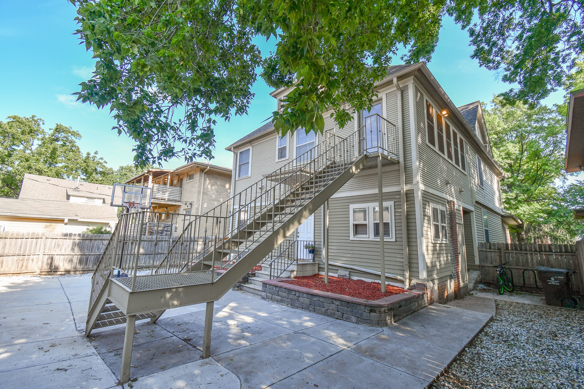 Fenced Courtyard - 1717 D St
