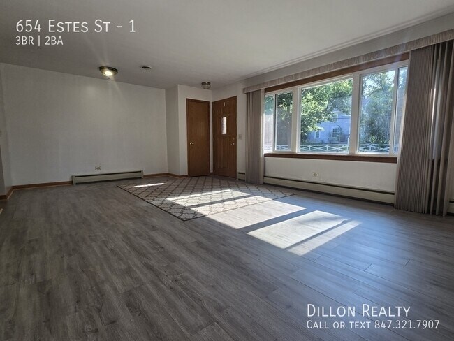Building Photo - 654 Estes St