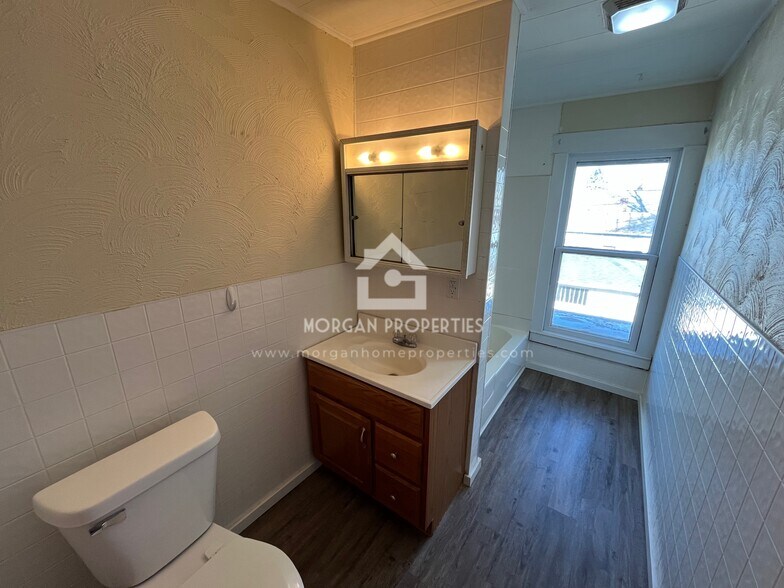 Building Photo - 902 Vine St