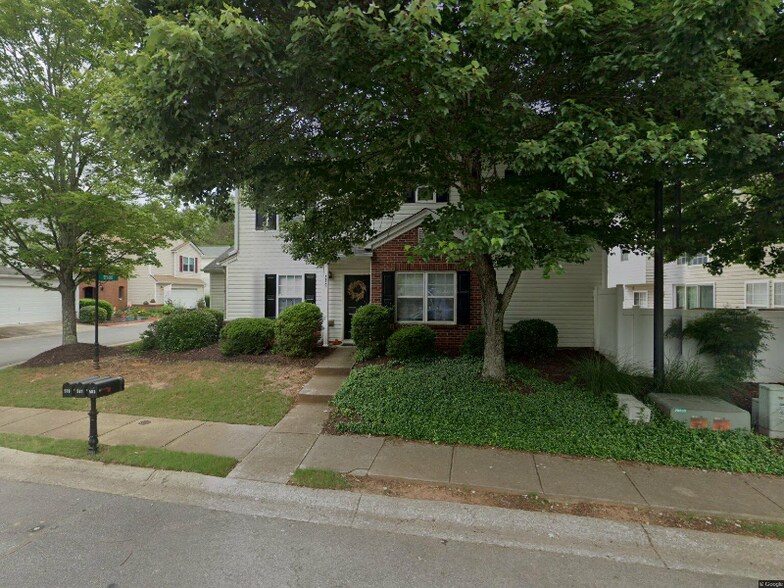 Building Photo - 579 W Oaks Dr