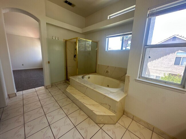 Building Photo - 325 Melbourne Dr