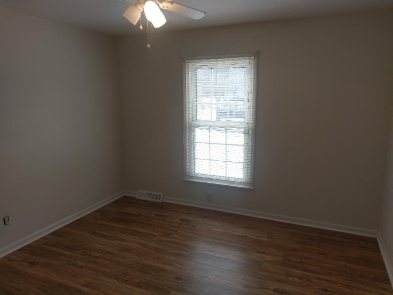 Building Photo - 255 Meadowview Dr
