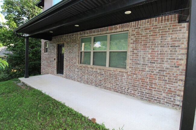 Building Photo - 11 Hillswick Dr