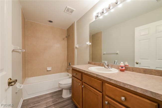Building Photo - 1876 N San Mateo Dr