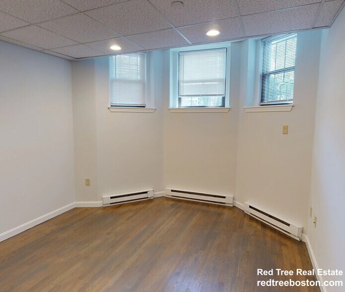 Building Photo - 77 Park Dr