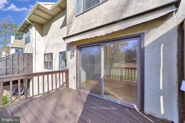 Building Photo - 10 Liberte Ln