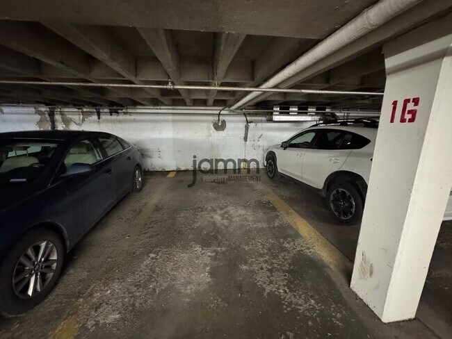 Building Photo - 11820 Edgewater Dr