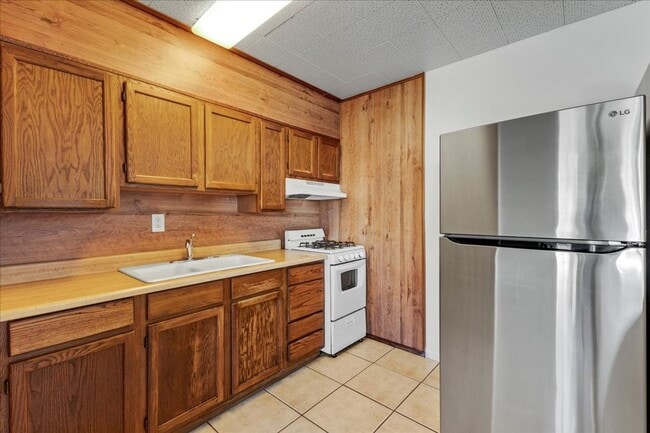 Building Photo - 1 Bedroom Apartment Across from NPS!