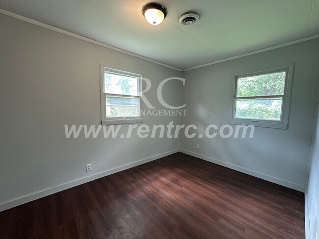 Building Photo - 1012 Giddings-